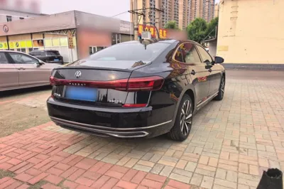 Volkswagen Passat 2023, 55500 км, за 18852 USD