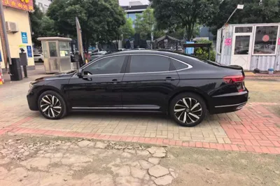 Volkswagen Passat 2023, 55500 км, за 18852 USD - фото 6