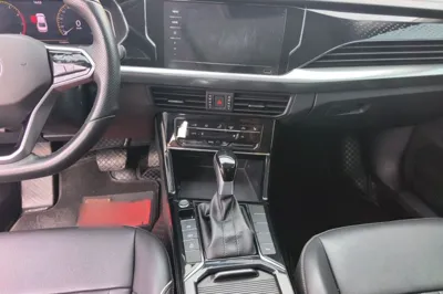 Volkswagen Passat 2023, 55500 км, за 18852 USD - фото 10