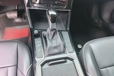 Volkswagen Passat 2023, 55500 км, за 18852 USD - фото 11