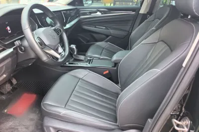 Volkswagen Passat 2023, 55500 км, за 18852 USD - фото 13