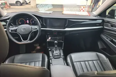 Volkswagen Passat 2023, 55500 км, за 18852 USD - фото 15