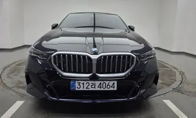 BMW 5-Series 2026, 4067 км, за 41604.35 USD