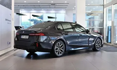 BMW 5-Series 2024, 36766 км, за 32828.44 USD - фото 2
