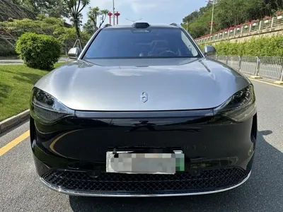 AITO 问界 AITO M9 2025, 6000 км, за 64072.54 USD