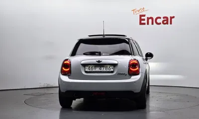 MINI Cooper 2015, 91339 км, за 5248.29 USD