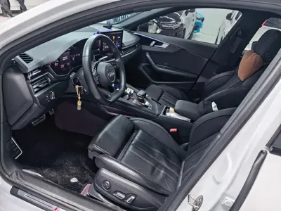Audi A4L 2024, 25000 км, за 21644.67 USD