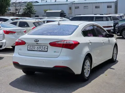 Kia K3 2015, 118850 км, за 2494.42 USD