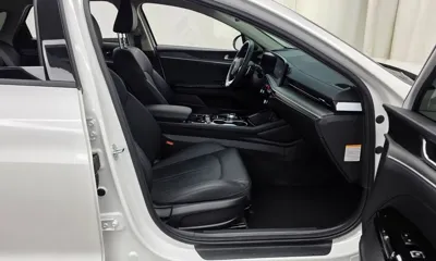 Kia K5 2024, 34490 км, за 18136.9 USD - фото 11