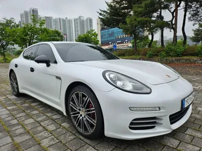 Porsche Panamera 2016, 163400 км, за 14195.48 USD