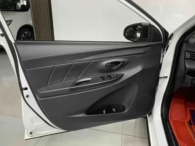 Toyota Yaris L 2022, 29000 км, за 9681.98 USD - фото 8