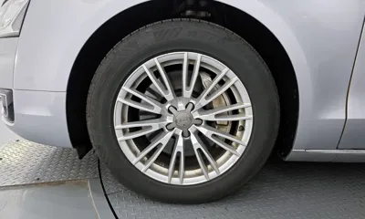 Audi A8 2015, 335453 км, за 7285.98 USD