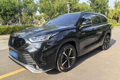 Toyota Crown Kluger · 2022 год
