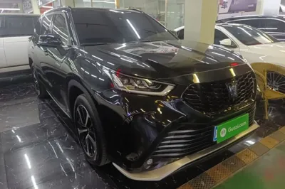 Toyota Crown Kluger 2022, 33000 км, за 31284 USD