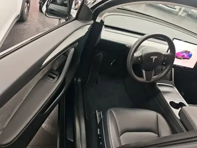 Tesla Model Y 2023, 71000 км, за 24778.8 USD - фото 16