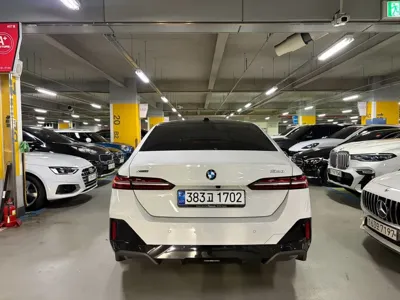 BMW 5-Series 2025, 5706 км, за 58699.14 USD