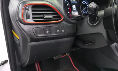 Hyundai i30 2020, 105830 км, за 9888.12 USD - фото 20