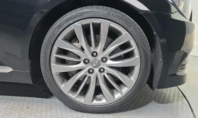 Hyundai Genesis 2016, 124204 км, за 7730.43 USD