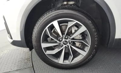 Audi Q5 2022, 71140 км, за 22778 USD