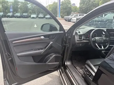 Audi Q5L 2023, 47000 км, за 18990.97 USD