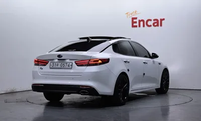 Kia K5 2016, 105649 км, за 7280.76 USD