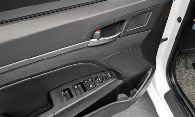 Hyundai Avante 2018, 82724 км, за 7100.98 USD - фото 19