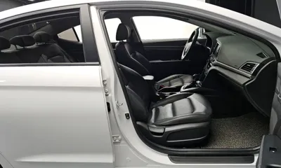 Hyundai Avante 2018, 82724 км, за 7100.98 USD - фото 26