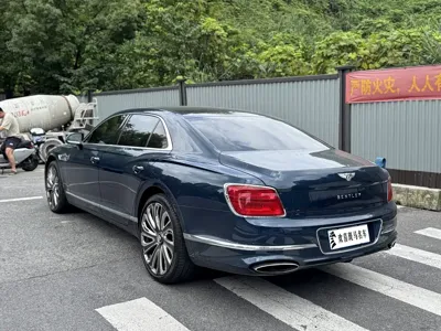 Bentley Flying Spur 2021, 29000 км, за 266395.3 USD