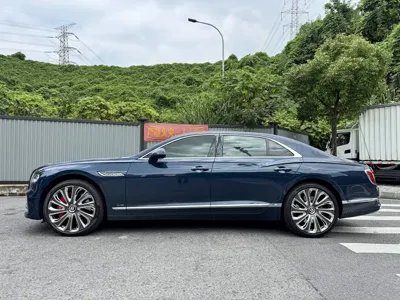 Bentley Flying Spur 2021, 29000 км, за 266395.3 USD - фото 24