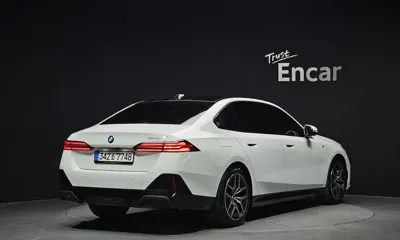 BMW 5-Series 2025, 11854 км, за 42286.09 USD