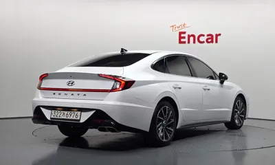 Hyundai Sonata 2023, 32300 км, за 15302.46 USD