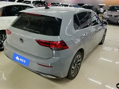 Volkswagen Golf 2024, 26900 км, за 15715.05 USD