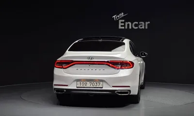 Hyundai Grandeur 2018, 61392 км, за 9518.18 USD
