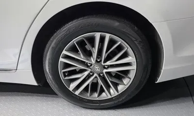 Hyundai Grandeur 2018, 61392 км, за 9518.18 USD
