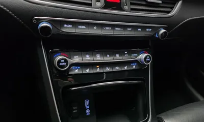 Hyundai Grandeur 2018, 61392 км, за 9518.18 USD - фото 16