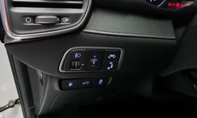 Hyundai Grandeur 2018, 61392 км, за 9518.18 USD - фото 18