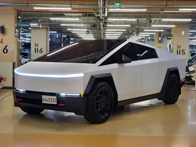 Tesla Cybertruck 2026, 12000 км, за 118984.75 USD