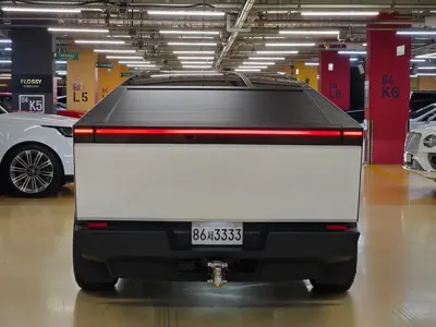 Tesla Cybertruck 2026, 12000 км, за 118984.75 USD