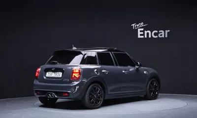 MINI Cooper 2019, 35601 км, за 12414.6 USD