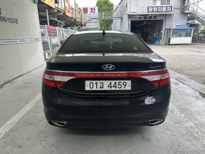 Hyundai Grandeur 2014, 226794 км, за 2912.06 USD