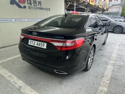Hyundai Grandeur 2014, 226794 км, за 2912.06 USD