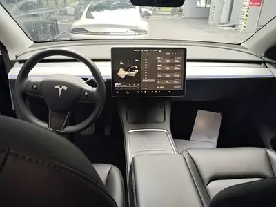 Tesla Model Y 2024, 46000 км, за 26742.67 USD - фото 10
