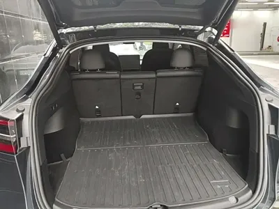 Tesla Model Y 2024, 46000 км, за 26742.67 USD - фото 19