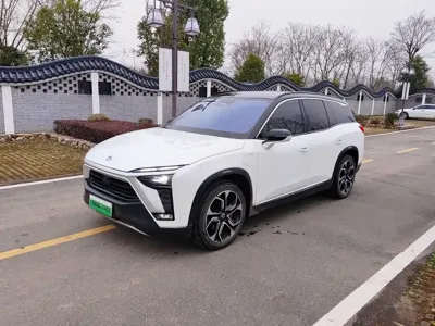 Nio ES8 · 2022 год