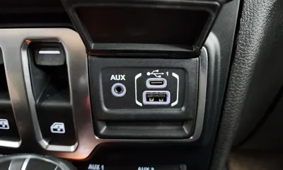 Jeep Wrangler 2024, 19082 км, за 39910.73 USD - фото 29
