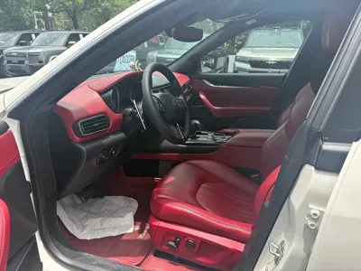 Maserati Levante 2017, 89000 км, за 23771.67 USD