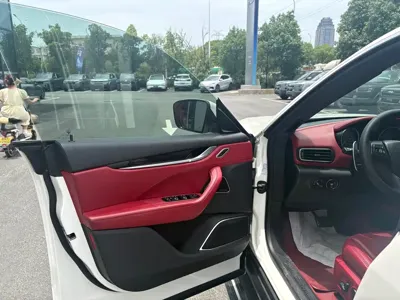 Maserati Levante 2017, 89000 км, за 23771.67 USD