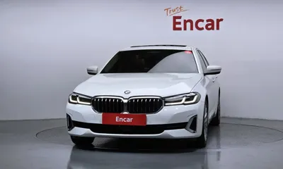 BMW 5-Series 2022, 40365 км, за 22687.37 USD