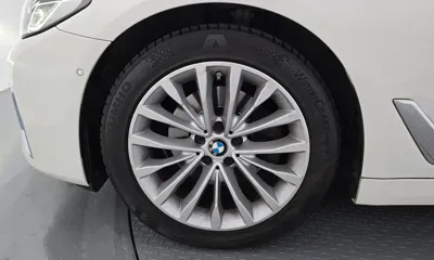 BMW 5-Series 2022, 40365 км, за 22687.37 USD