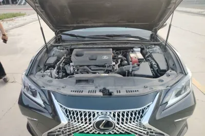 Lexus ES 2023, 54300 км, за 30658 USD - фото 2